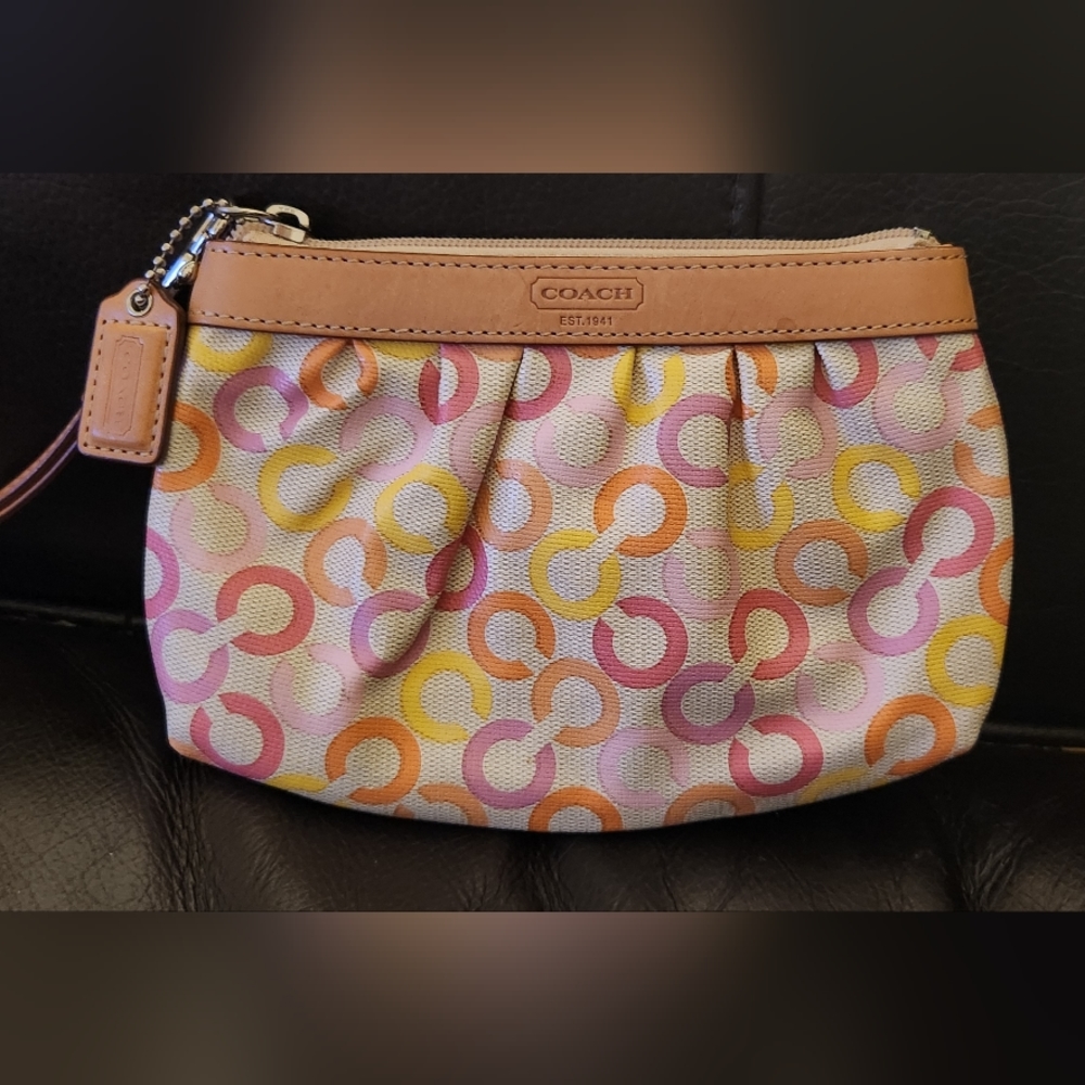 💜Coach small wristlet
